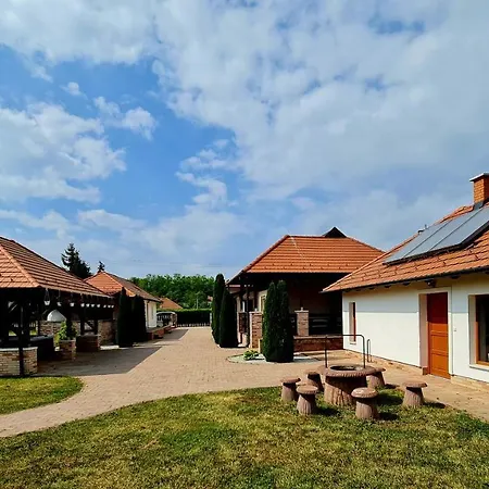 Apartamento Meszkoe Vendeghaz -